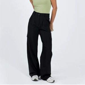 ARCHER CARGO PANTS BLACK

BRAND: PRINCESS POLLY LOWER IMPACT